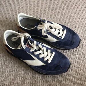 Brooks Navy sneaker